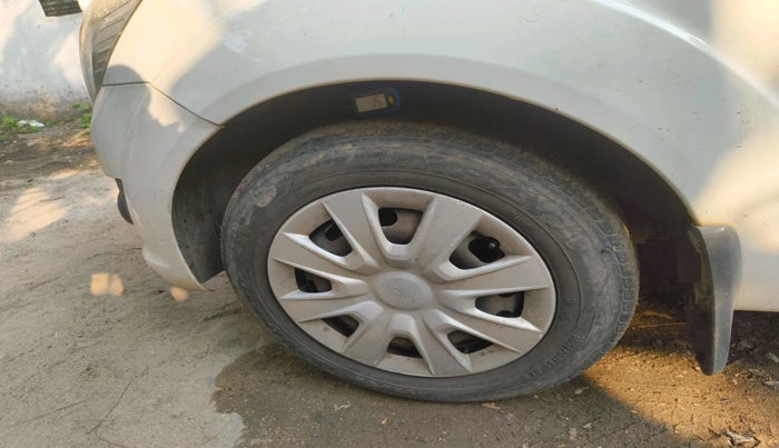 2013 Ford Figo ZXI 1.2 PETROL, Petrol, Manual, 74,600 km, tyre