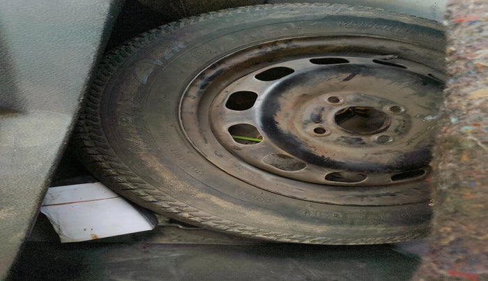 2013 Ford Figo ZXI 1.2 PETROL, Petrol, Manual, 74,600 km, tyre