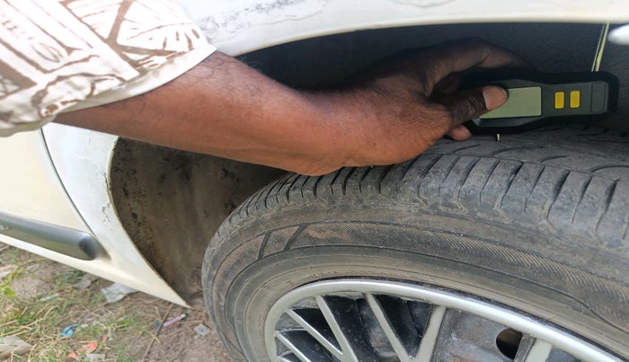 2015 Mahindra Verito 1.5 D4, Diesel, Manual, 1,17,970 km, tyre