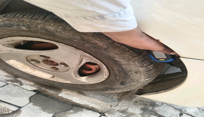 2015 Maruti Wagon R 1.0 LXI CNG, Petrol, Manual, 73,079 km, tyre