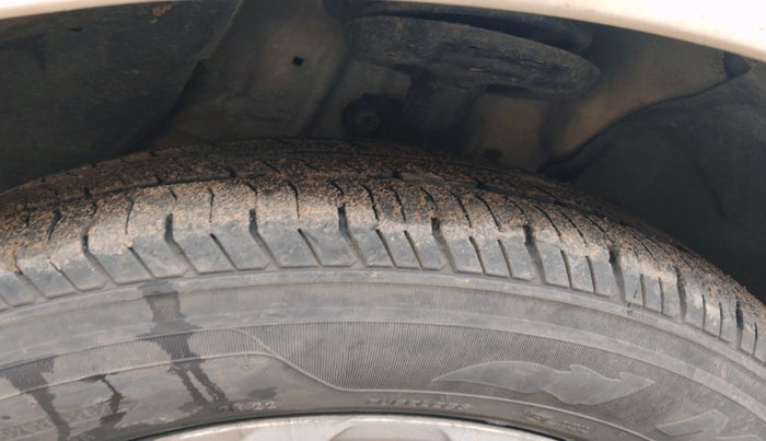 2014 Fiat Linea CLASSIC 1.3 L MULTIJET, Diesel, Manual, 1,34,782 km, tyre