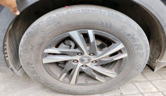 2022 Mahindra XUV700 AX 5 P MT 7 STR, Petrol, Manual, 50,114 km, tyre