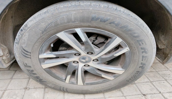 2022 Mahindra XUV700 AX 5 P MT 7 STR, Petrol, Manual, 50,114 km, tyre