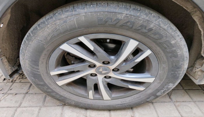 2022 Mahindra XUV700 AX 5 P MT 7 STR, Petrol, Manual, 50,114 km, tyre