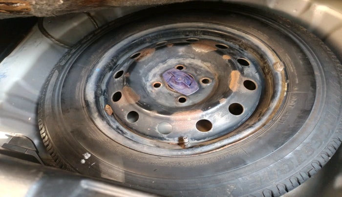 2018 Maruti Swift VXI AMT, Petrol, Automatic, 8,92,553 km, tyre