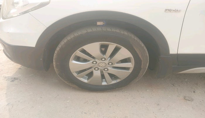 2016 Maruti S Cross ALPHA 1.6, Diesel, Manual, 69,339 km, tyre