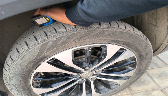 2022 MG HECTOR PLUS SELECT 2.0 DIESEL TURBO MT 7-STR, Diesel, Manual, 53,680 km, tyre