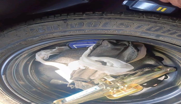 2016 Hyundai Elite i20 ASTA 1.2 (O), Petrol, Manual, 70,694 km, tyre