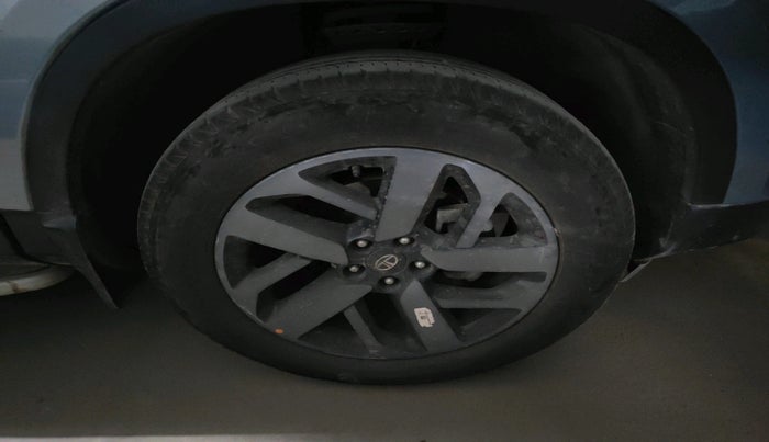 2022 Tata Safari XZA PLUS 6 S DARK EDITION, Diesel, Automatic, 34,731 km, tyre