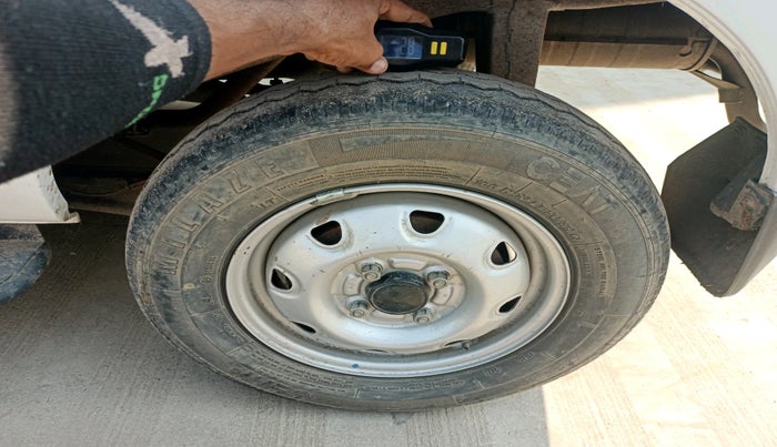 2021 Maruti Eeco 5 STR AC CNG, Petrol, Manual, 38,201 km, tyre