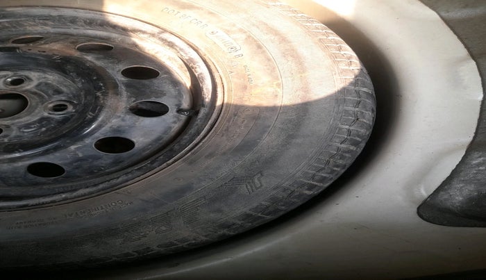 2010 Maruti Swift VXI, Petrol, Manual, 60,505 km, tyre