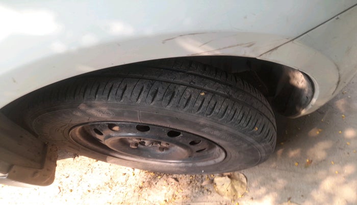 2010 Maruti Swift VXI, Petrol, Manual, 60,505 km, tyre