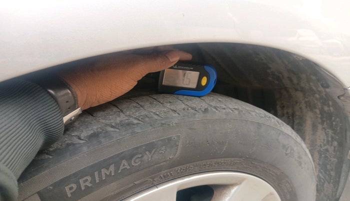 2011 Toyota Corolla Altis G PETROL, Petrol, Manual, 1,21,637 km, tyre