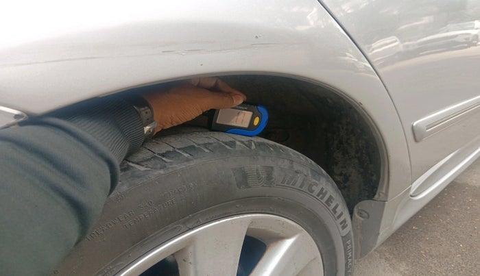 2011 Toyota Corolla Altis G PETROL, Petrol, Manual, 1,21,637 km, tyre