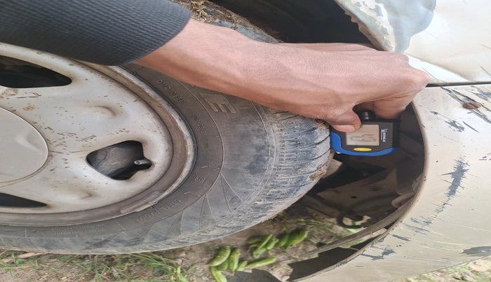 2012 Chevrolet Beat LT PETROL, Petrol, Manual, 1,25,023 km, tyre