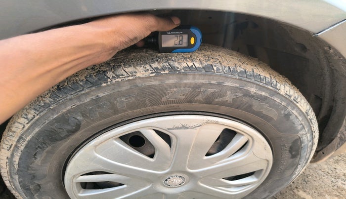 2013 Maruti Swift VXI, Petrol, Manual, 1,12,552 km, tyre