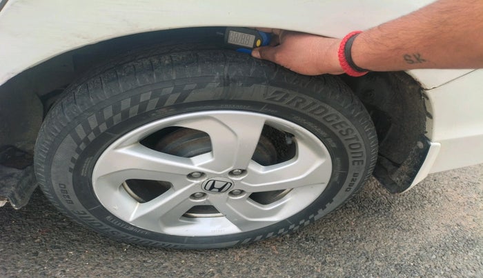 2016 Honda City 1.5L I-VTEC V MT, Petrol, Manual, 1,02,332 km, tyre