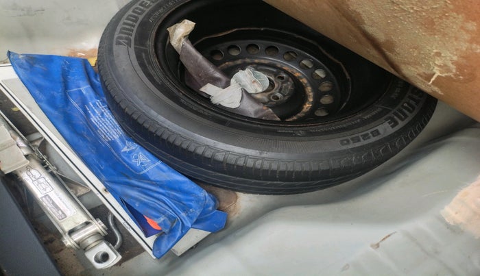 2016 Honda City 1.5L I-VTEC V MT, Petrol, Manual, 1,02,332 km, tyre