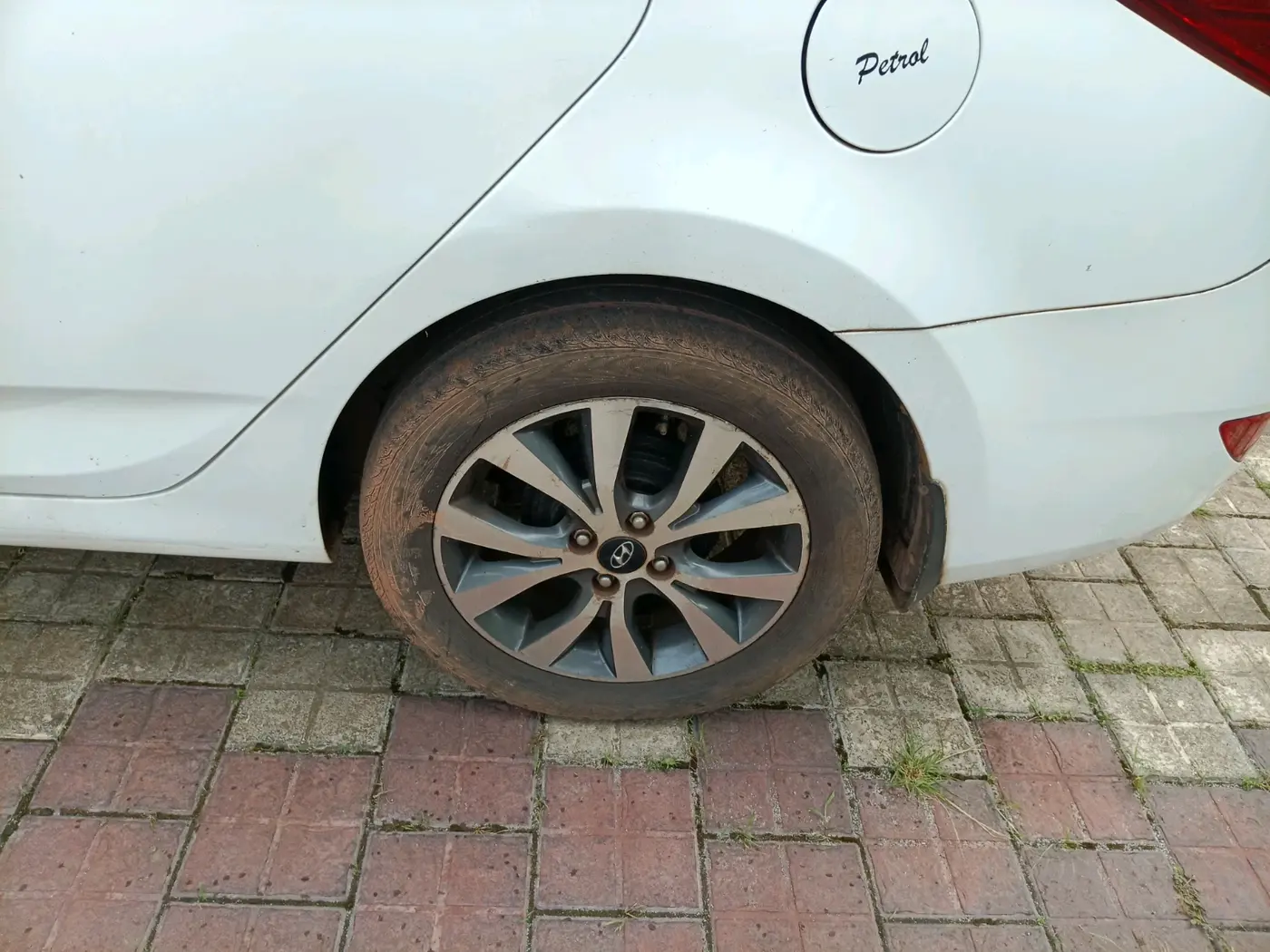 2015 Hyundai Verna FLUIDIC 4S 1.6 VTVT S(O), Petrol, Manual, 75,134 km, tyre