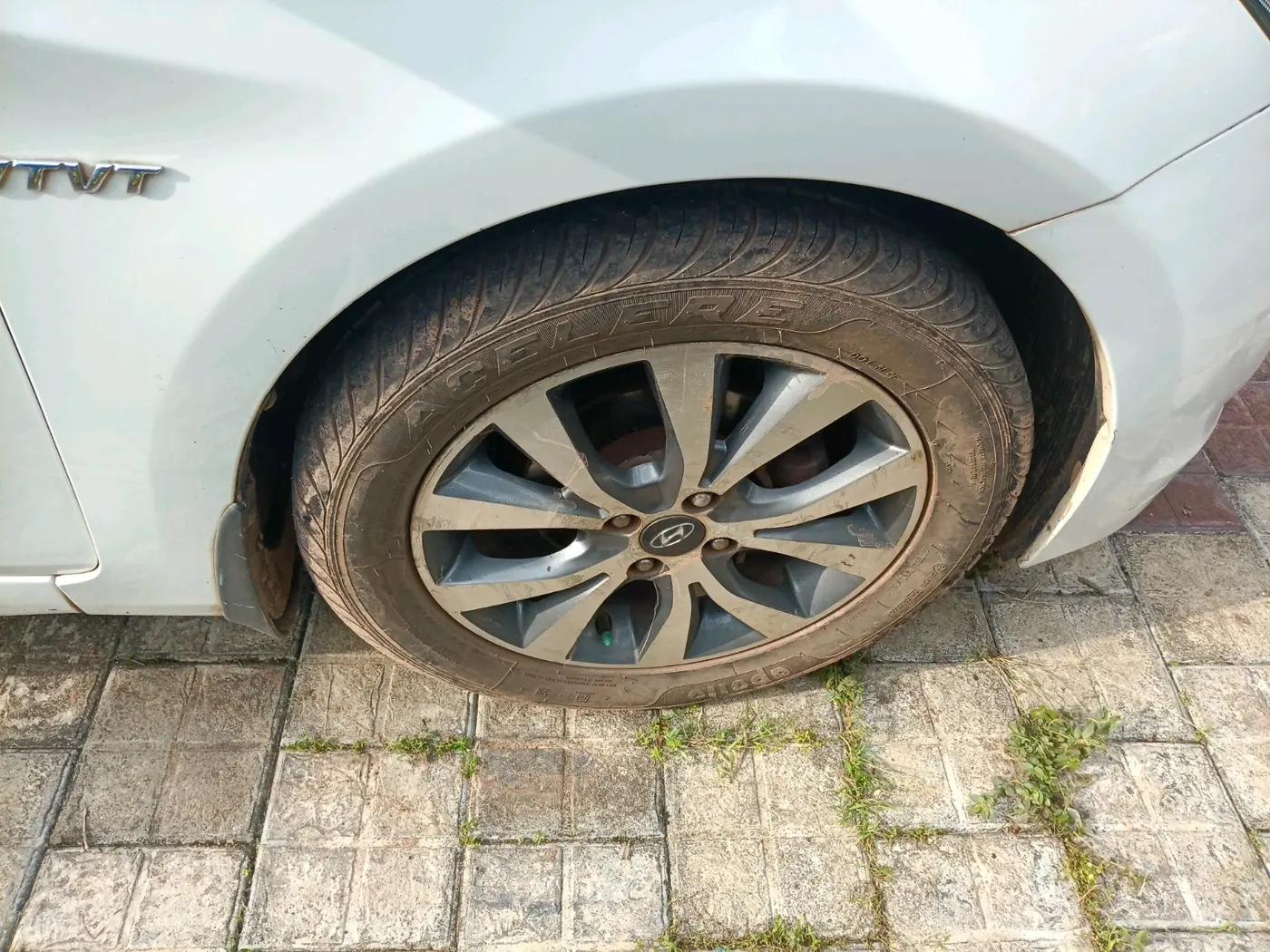 2015 Hyundai Verna FLUIDIC 4S 1.6 VTVT S(O), Petrol, Manual, 75,134 km, tyre