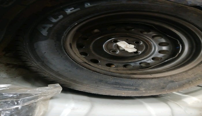 2012 Hyundai i20 MAGNA (O) 1.2, Petrol, Manual, 31,593 km, tyre