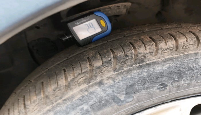 2015 Hyundai i20 Active 1.2 BASE, Petrol, Manual, 2,00,492 km, tyre