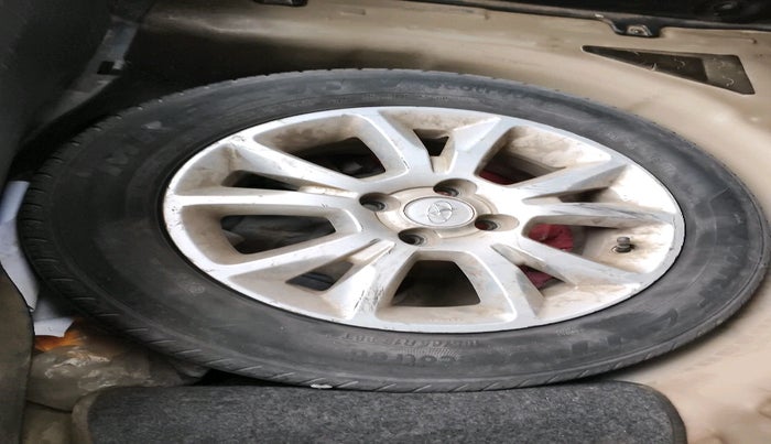 2015 Hyundai i20 Active 1.2 BASE, Petrol, Manual, 2,00,492 km, tyre