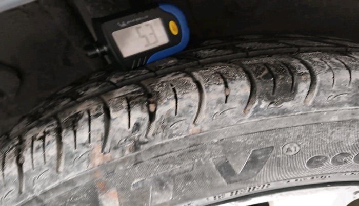 2015 Hyundai i20 Active 1.2 BASE, Petrol, Manual, 2,00,492 km, tyre