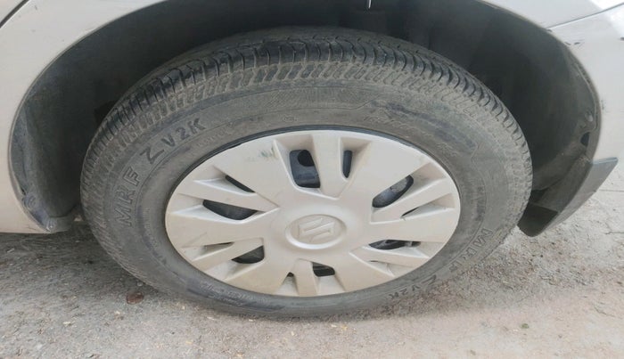 2011 Maruti Swift VXI, Petrol, Manual, 34,340 km, tyre