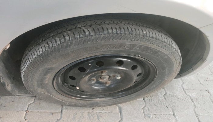 2011 Maruti Swift VXI, Petrol, Manual, 34,340 km, tyre