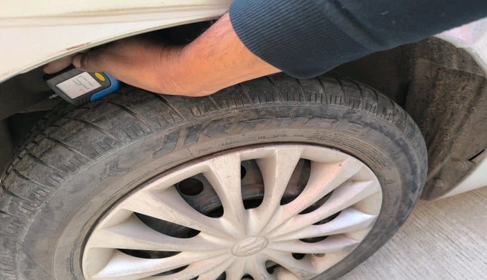 2014 Maruti Ciaz VDI +, Diesel, Manual, 1,42,000 km, tyre