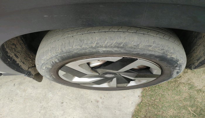 2022 Nissan MAGNITE XE, CNG, Manual, 28,000 km, tyre