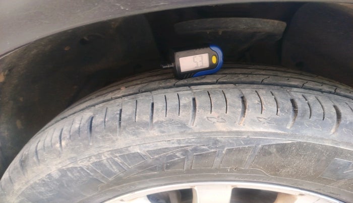 2016 Mahindra XUV500 W10 AT 1.99, Diesel, Automatic, 1,61,406 km, tyre