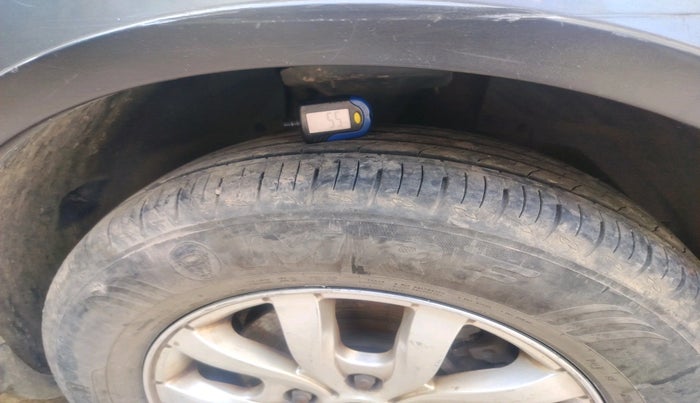 2016 Mahindra XUV500 W10 AT 1.99, Diesel, Automatic, 1,61,406 km, tyre