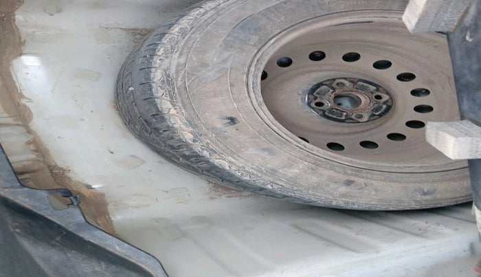 2015 Maruti Ciaz ZDI+, Diesel, Manual, 1,16,568 km, tyre