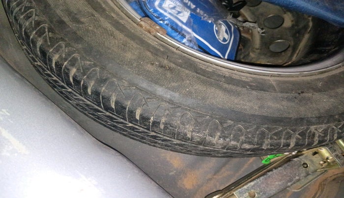 2017 Hyundai Eon ERA +, Petrol, Manual, 69,732 km, tyre