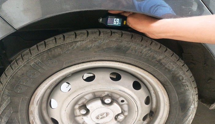 2017 Hyundai Eon ERA +, Petrol, Manual, 69,732 km, tyre