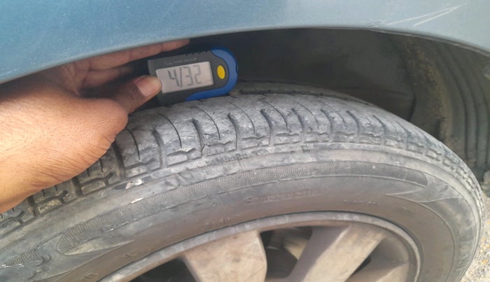 2012 Hyundai i20 SPORTZ 1.2, Petrol, Manual, 70,249 km, tyre