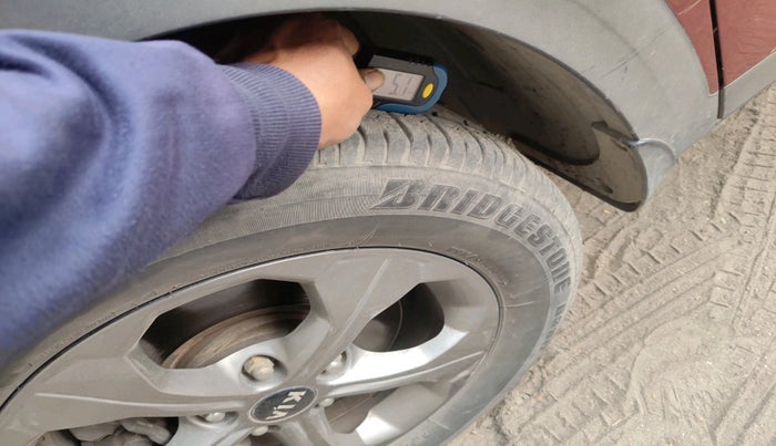 2020 KIA SELTOS HTK PLUS 1.5, Petrol, Manual, 1,07,542 km, tyre