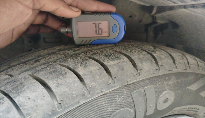 2015 Maruti Swift VXI, Petrol, Manual, 90,347 km, tyre