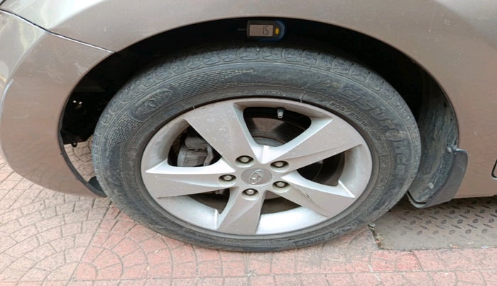 2014 Hyundai New Elantra 1.8 SX MT VTVT, Petrol, Manual, 63,766 km, tyre