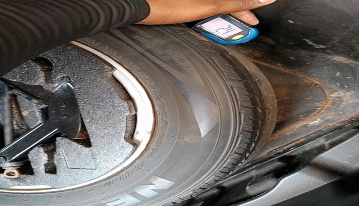 2014 Hyundai New Elantra 1.8 SX MT VTVT, Petrol, Manual, 63,766 km, tyre