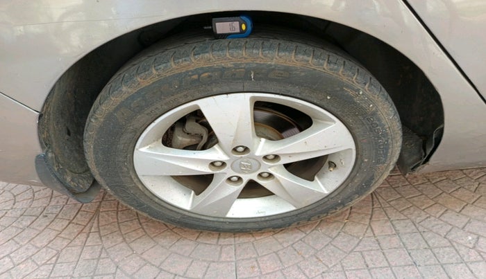 2014 Hyundai New Elantra 1.8 SX MT VTVT, Petrol, Manual, 63,766 km, tyre