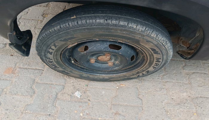 2015 Renault Kwid RXT 0.8, Petrol, Manual, 88,937 km, tyre