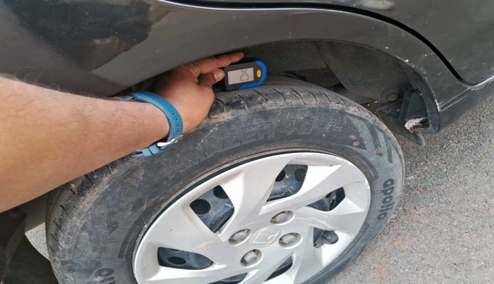 2015 Honda Amaze 1.5L I-DTEC S, Diesel, Manual, 1,02,538 km, tyre