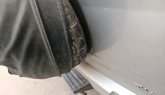 2016 Mahindra TUV300 T4 PLUS, Diesel, Manual, 1,08,519 km, tyre