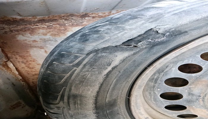 2014 Honda Amaze 1.5L I-DTEC S, Diesel, Manual, 1,16,411 km, tyre