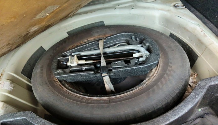 2012 Skoda Rapid AMBITION 1.6 TDI CR MT, Diesel, Manual, 1,73,513 km, tyre