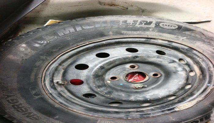 2013 Maruti Swift VDI, Diesel, Manual, 1,13,555 km, tyre