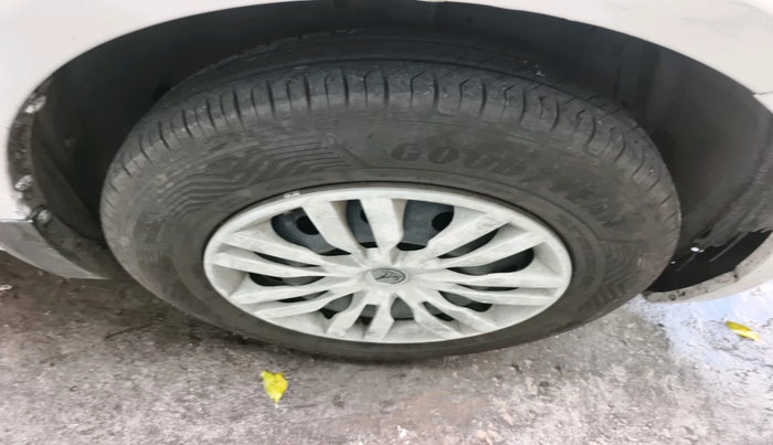 2013 Maruti Swift VDI, Diesel, Manual, 1,13,555 km, tyre